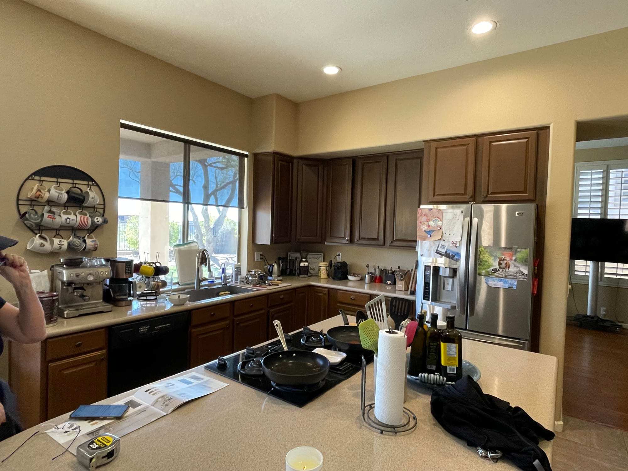 Scottsdale kitchen before — brown ceramic tile and raised panel cabinets